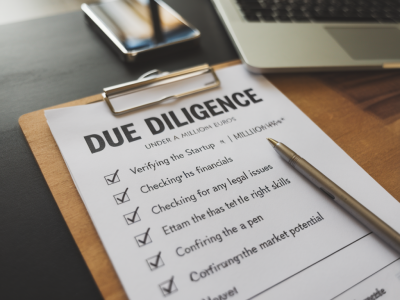 Checklist de due diligence pour acquérir une startup rentable sous le million d'euros
